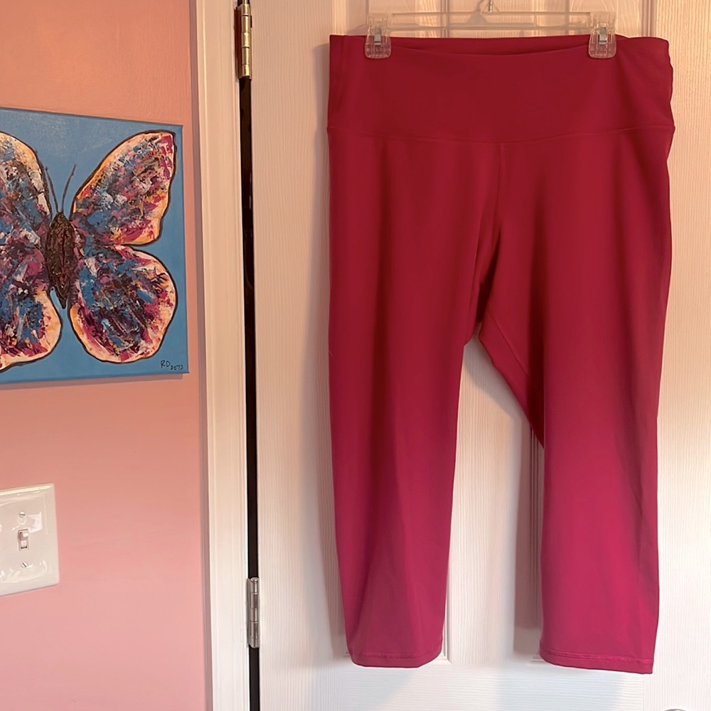 Old Navy XL Raspberry Pink Active Powerpress Capri leggings NWOT